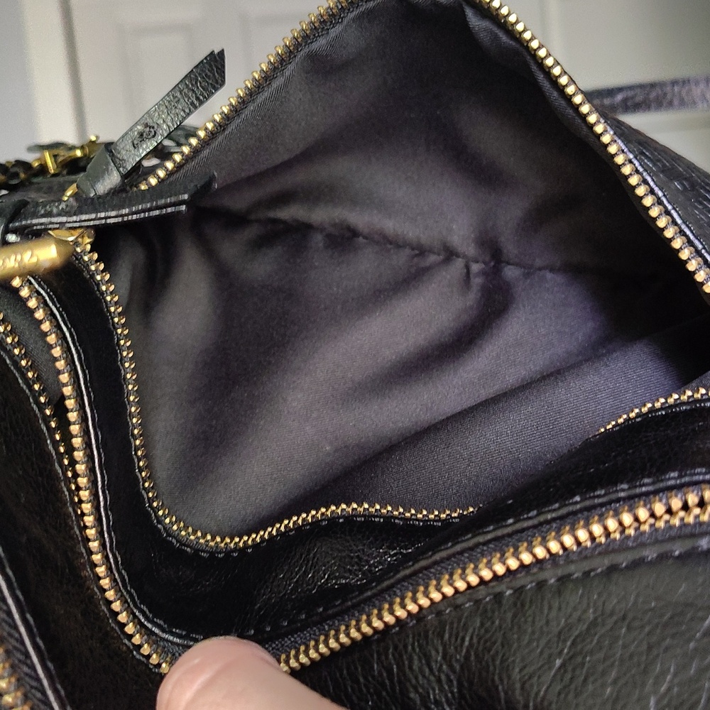 🖤 Elliott Lucca Black and Gold Crossbody Zipper Bag. Very Cool 😎 - Picture 12 of 16